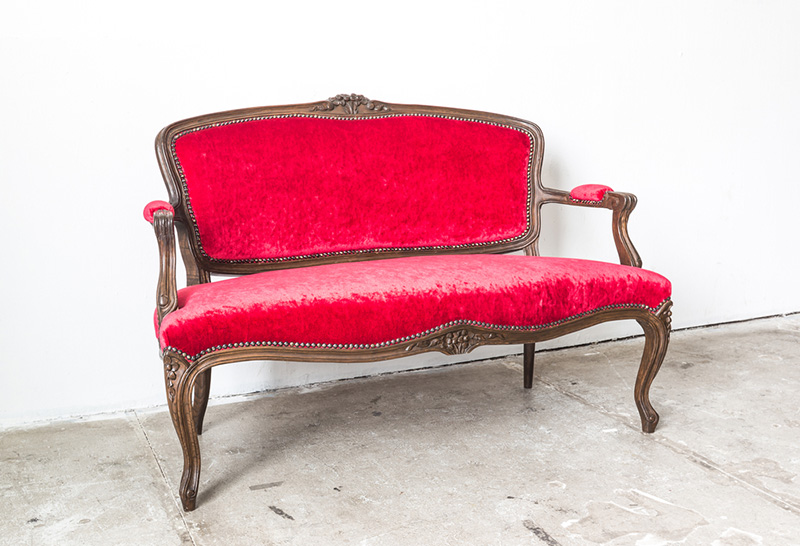 Un fauteuil dans le pur style Louis XV